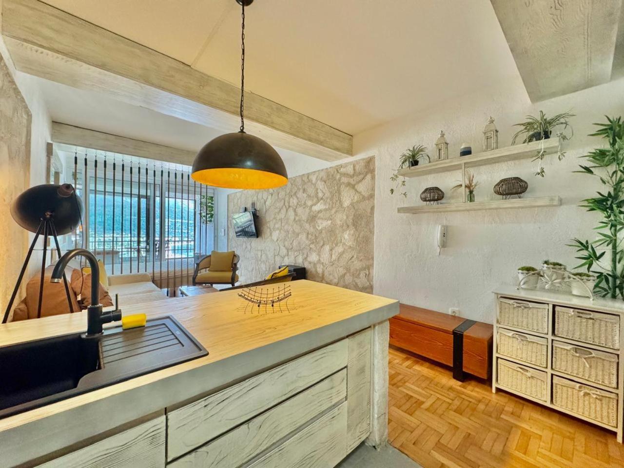 Sea View Studio Terminal 부드바 외부 사진